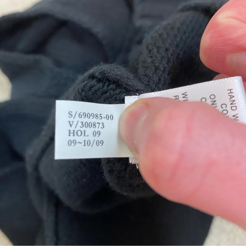 Banana Republic Black Knit V-Neck Long Sleeve Sweater